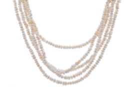 A PEARL NECKLACE WITH SAPPHIRE CLASP