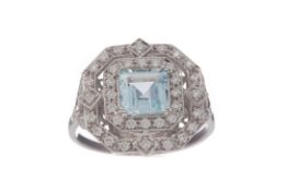 AN AQUAMARINE AND DIAMOND RING