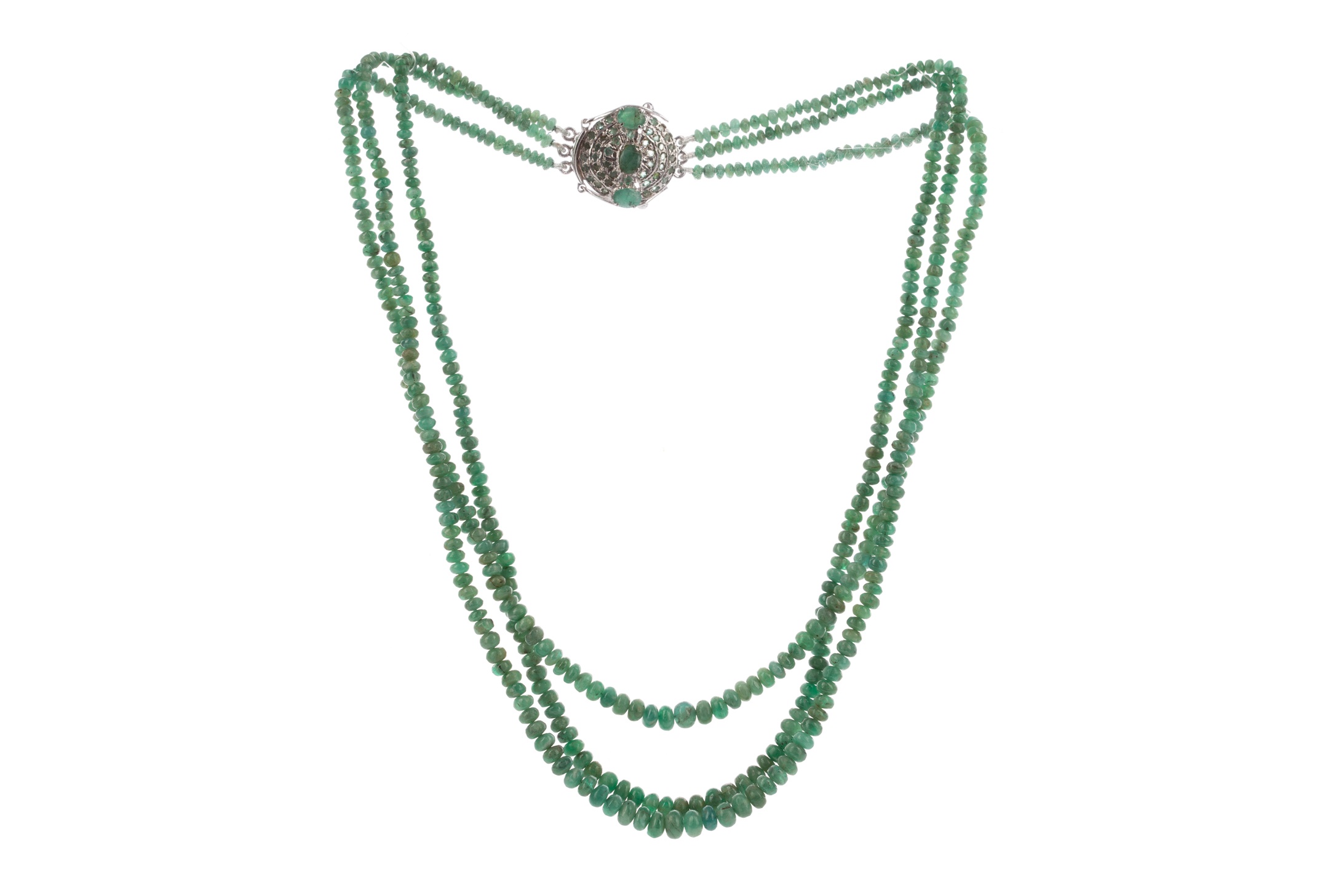 AN EMERALD BEAD NECKLACE