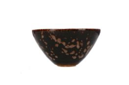 A LATE 19TH CENTURY/EARLY 20TH CENTURY CHINESE STONEWARE BOWL