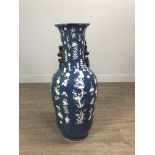 A 19TH CENTURY CHINESE BLUE AND WHITE VASE