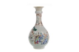 A LATE 19TH/EARLY 20TH CENTURY CHINESE FAMILLE ROSE VASE