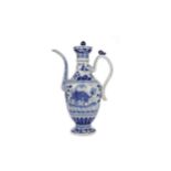 A 20TH CENTURY CHINESE BLUE AND WHITE LIDDED EWER,