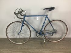 A VINTAGE FLYING SCOT ROAD BIKE