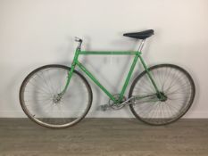 A VINTAGE FLYING SCOT ROAD BIKE