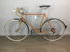 A VINTAGE FLYING SCOT ROAD BIKE