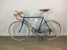 A VINTAGE FLYING SCOT ROAD BIKE