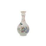 A LATE 19TH/EARLY 20TH CENTURY CHINESE FAMILLE ROSE VASE