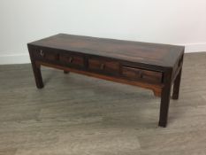 AN EARLY 20TH CENTURY HUANGHUALI SIDE TABLE