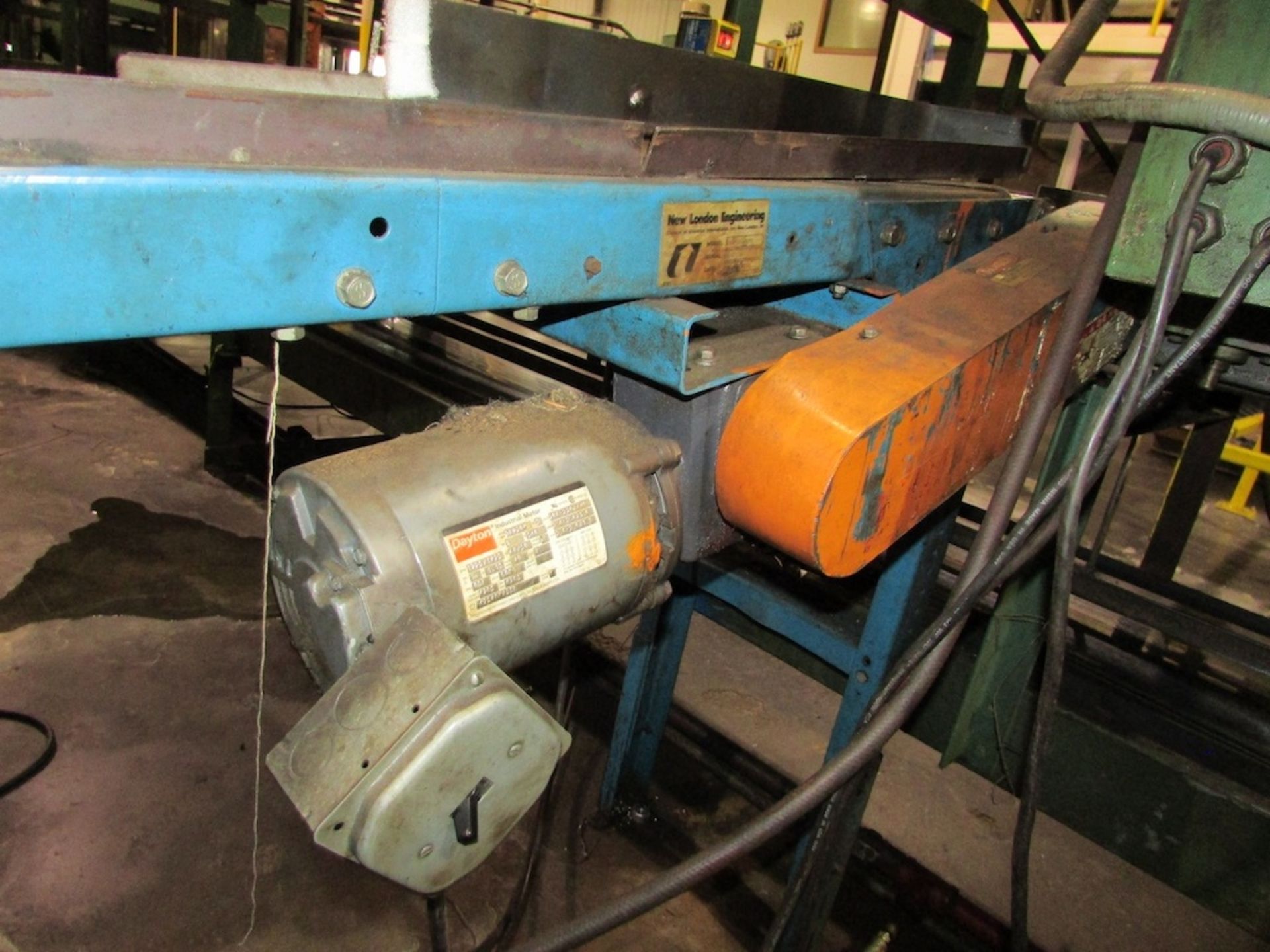 (1) New London Engineering 17'x12" Electric Belt Conveyor - Image 3 of 4