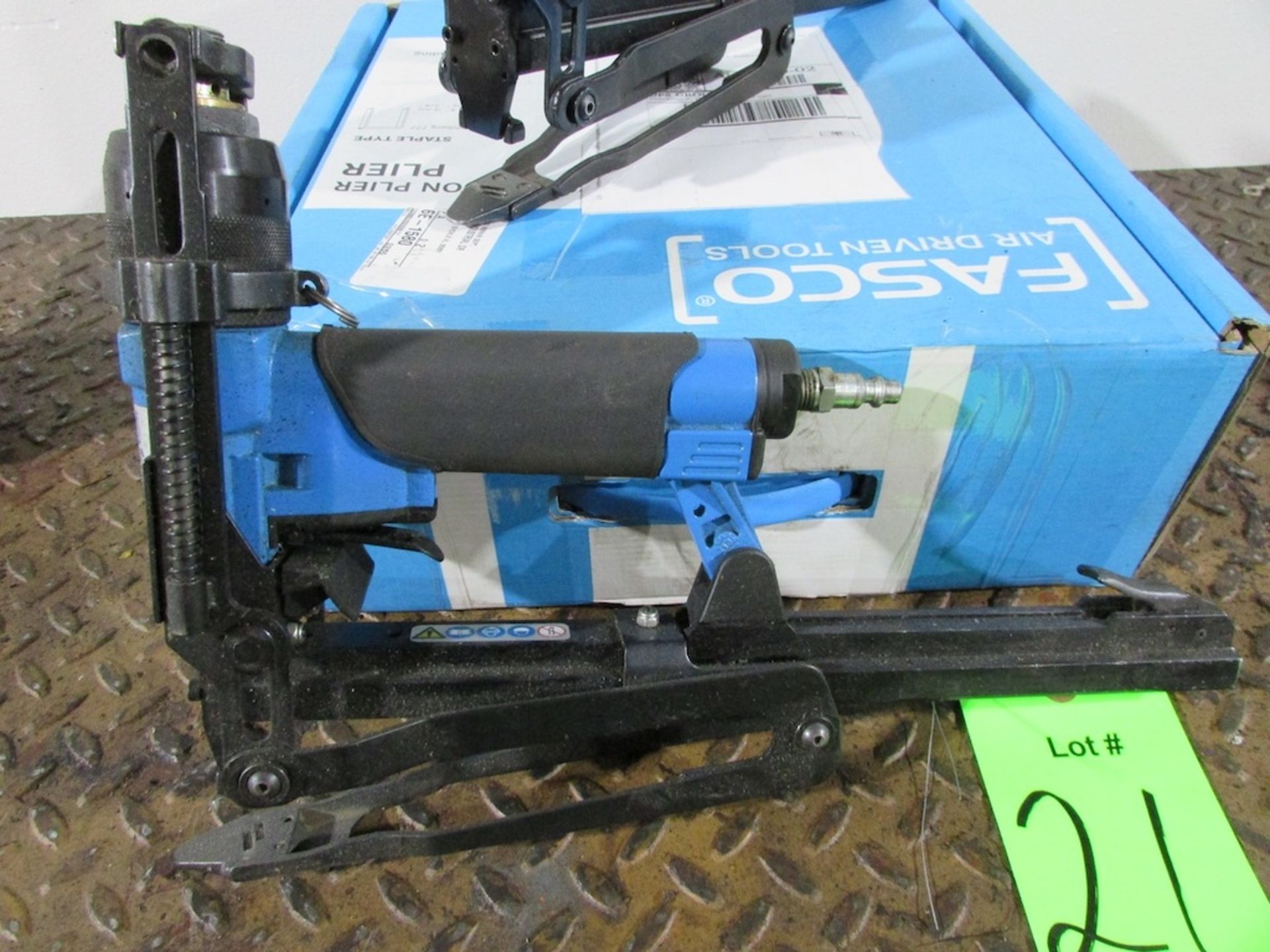 (2) Fasco Model F1B 777-16 Pneumatic Carton Staplers - Image 3 of 4