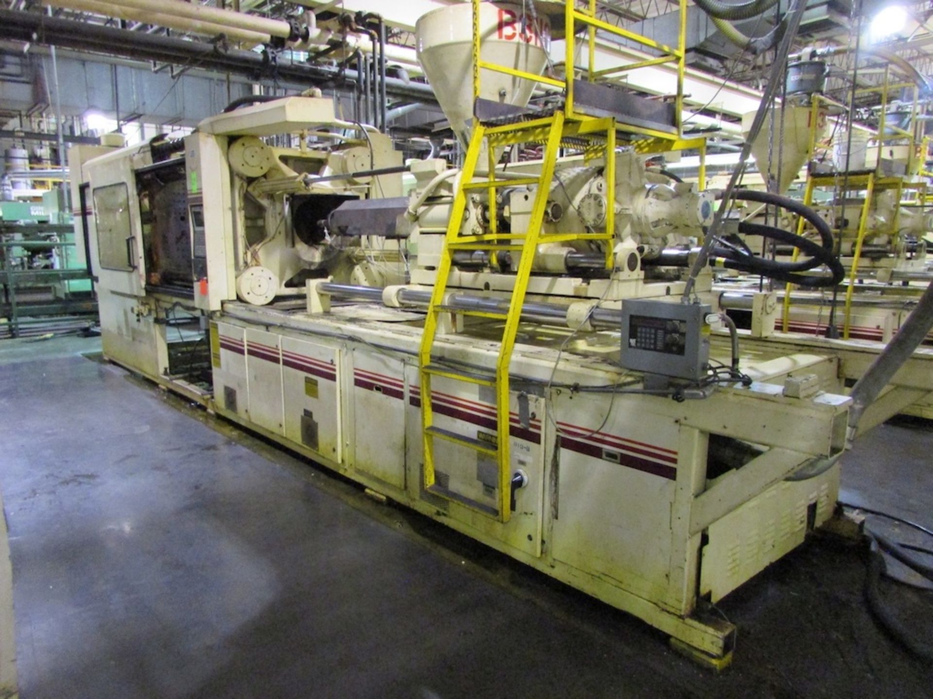 (1) Cincinnati Milacron Model VH600-54 600 Ton Injection Molding Machine - Image 8 of 13