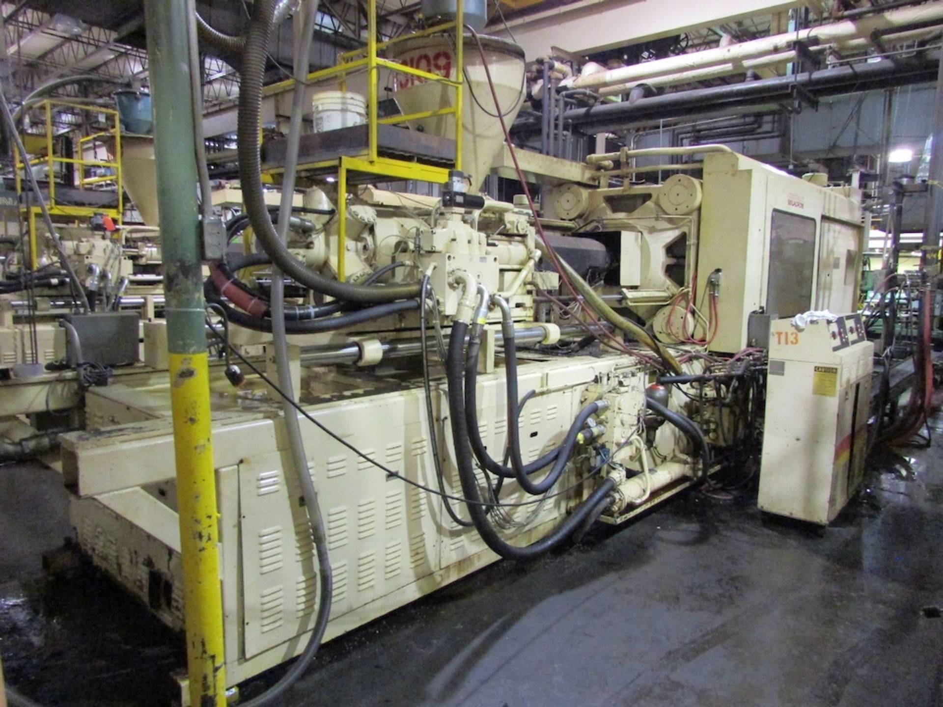 (1) Cincinnati Milacron Model VH600-54 600 Ton Injection Molding Machine - Image 12 of 18