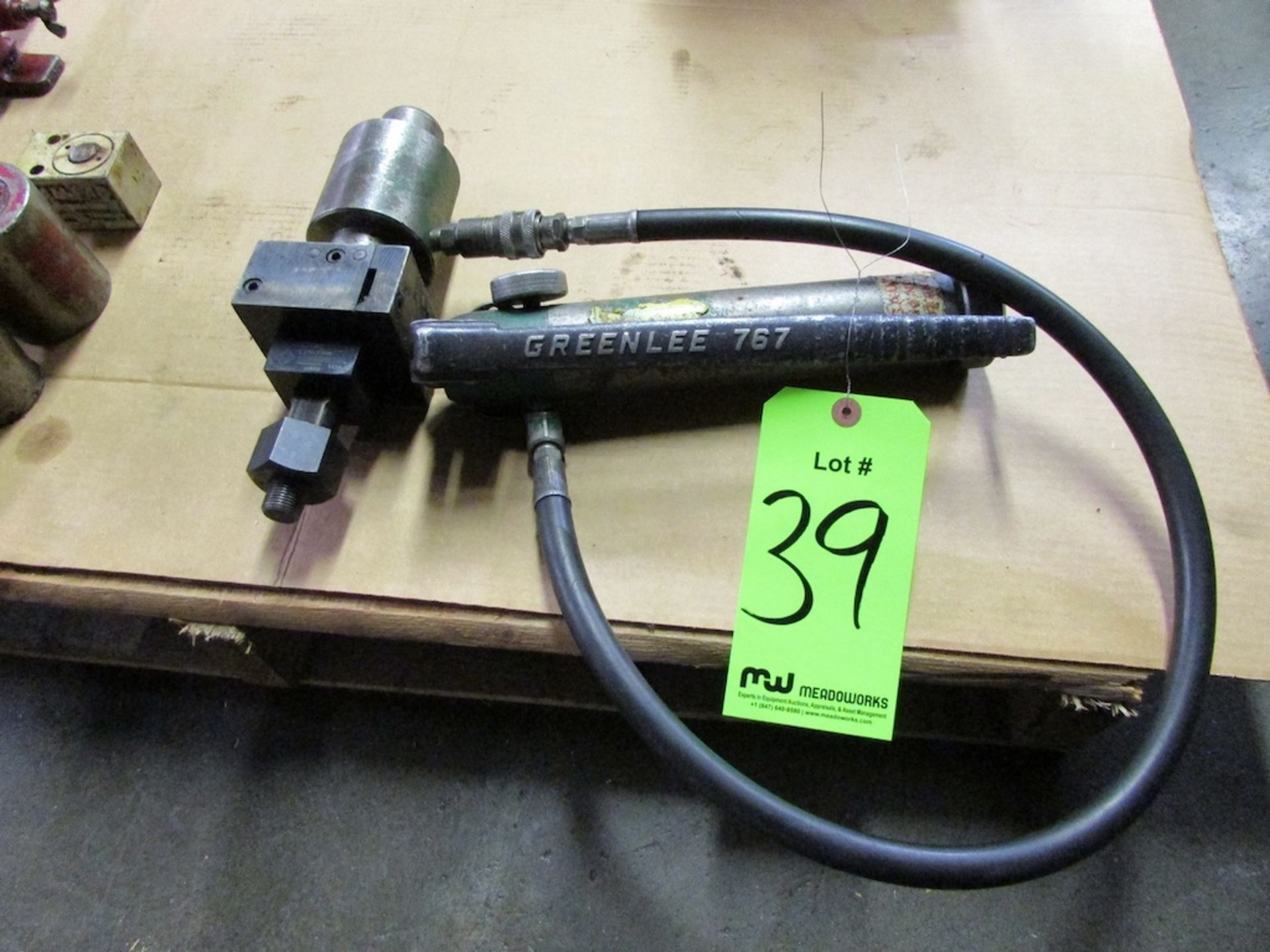 (1) Greenlee 767 Manual Hydraulic Pump