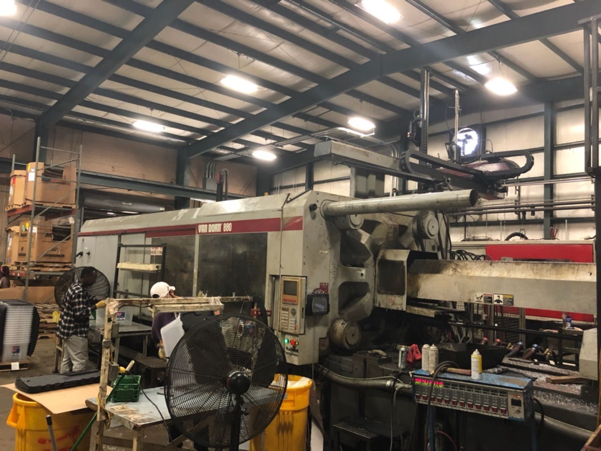 (1) 1997 Van Dorn 880HP125, 880 Ton Injection Molding Machine