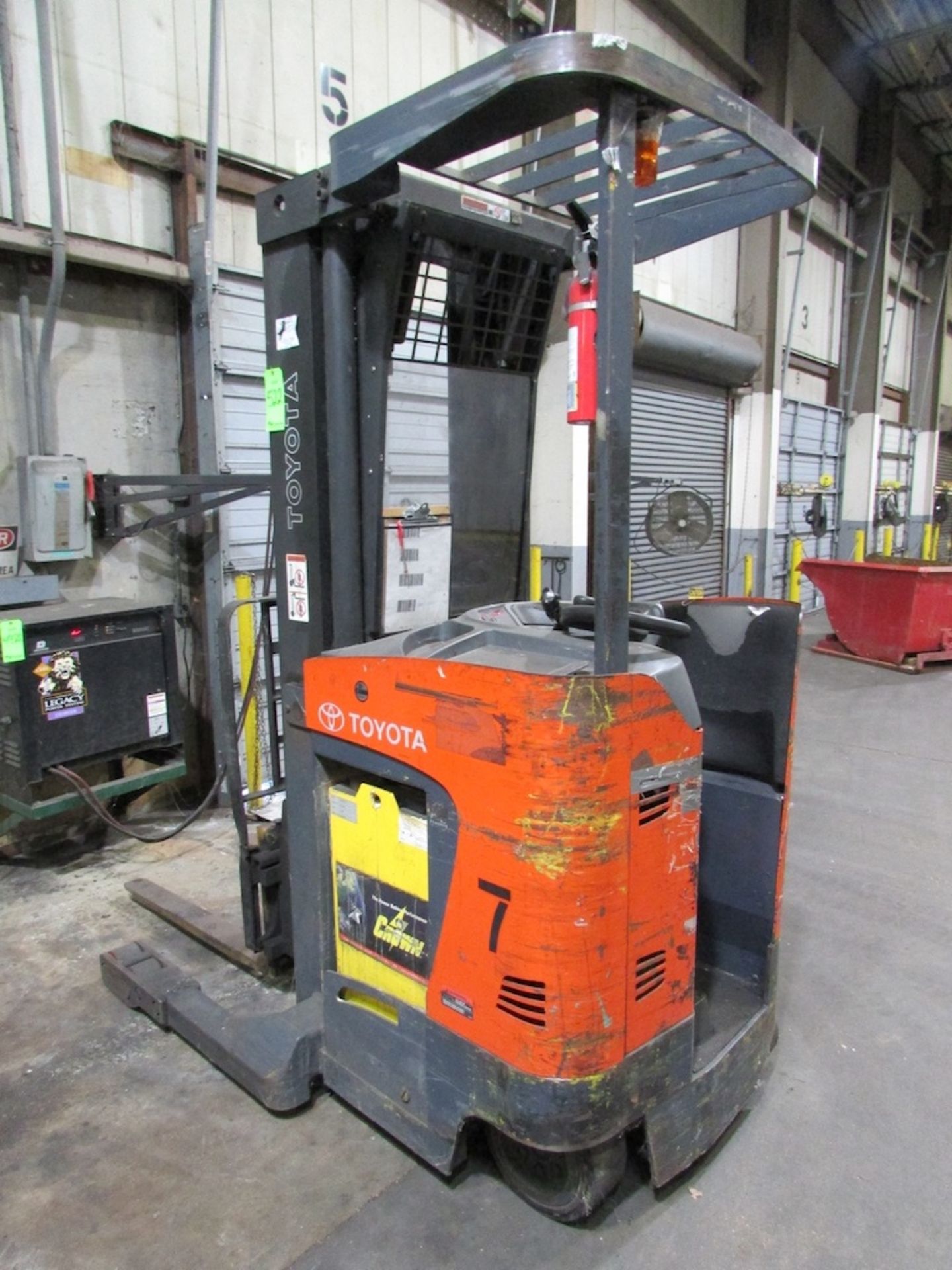 (1) Toyota Model 8BRU23 4,500 Lb. Capacity 36V Electric Reach Truck - Bild 3 aus 14