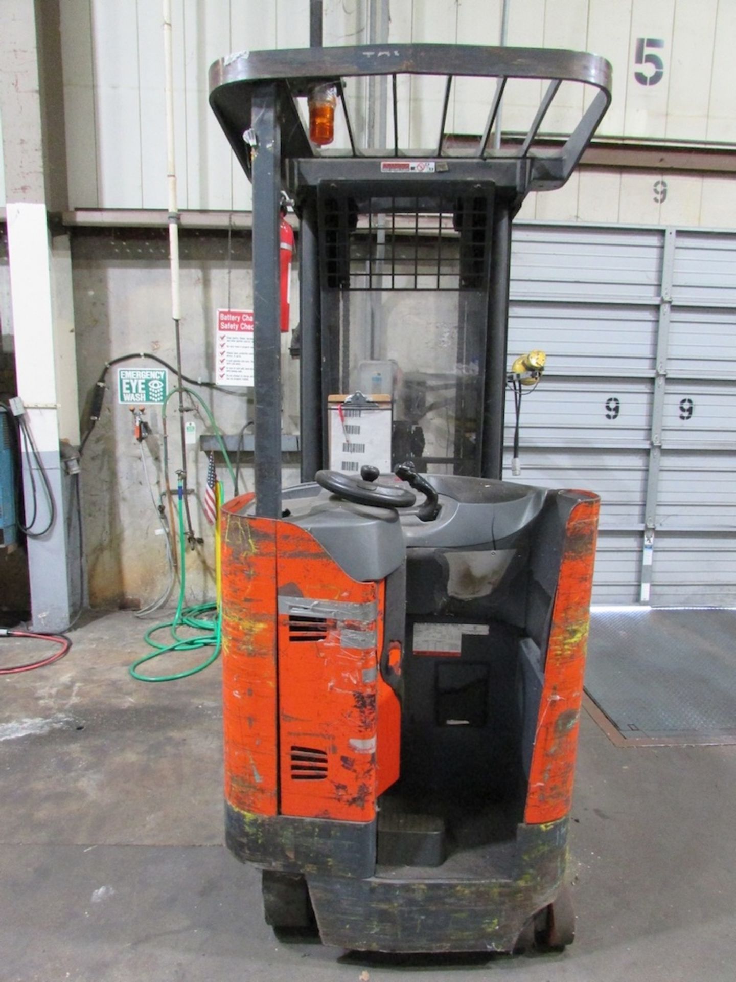 (1) Toyota Model 8BRU23 4,500 Lb. Capacity 36V Electric Reach Truck - Bild 4 aus 14