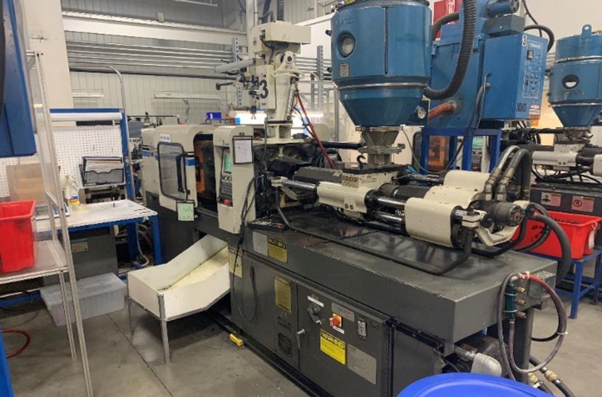 (1) 1994 Milacron 55 Ton Injection Molding Machine