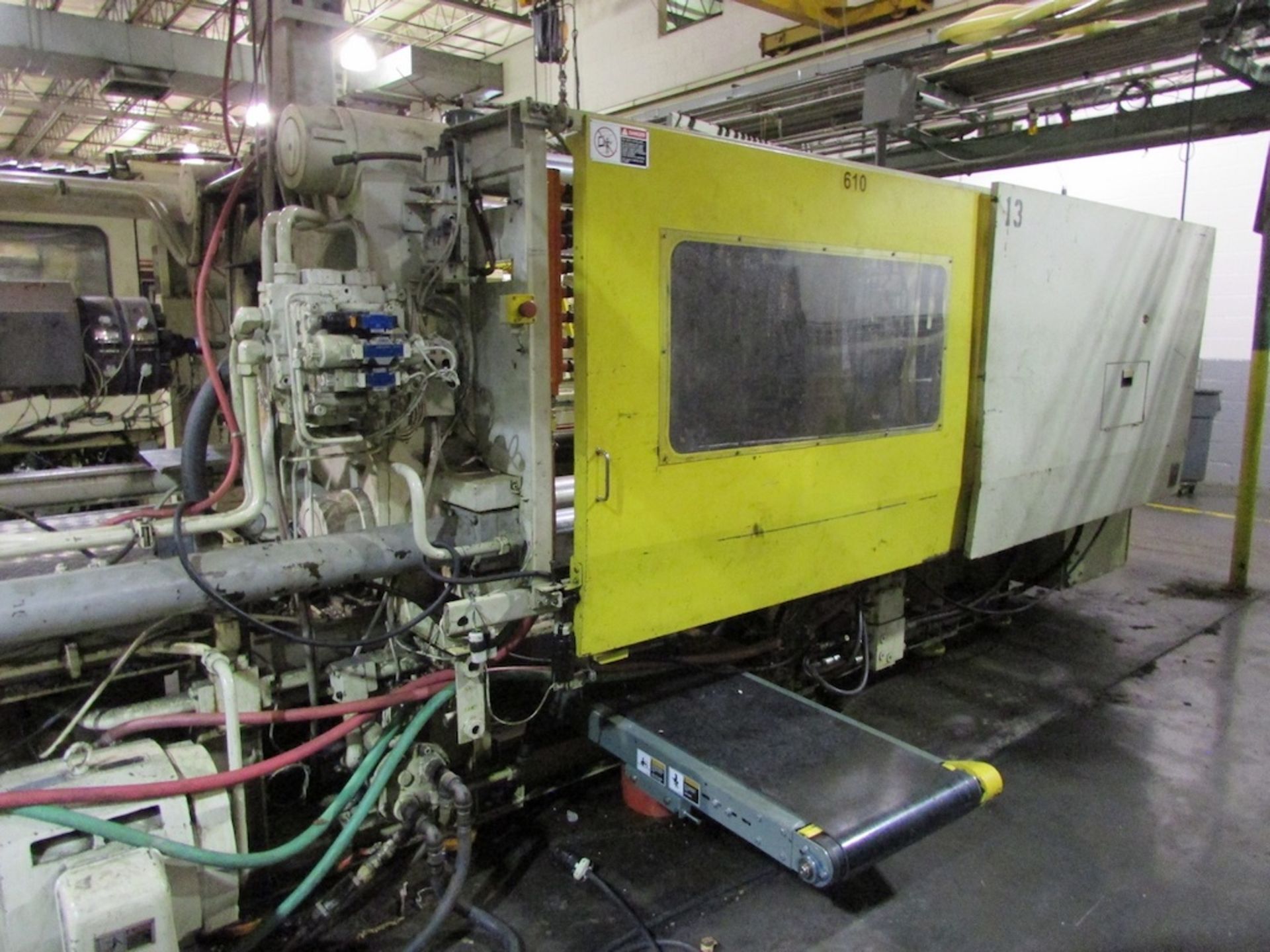 (1) 1996 Toshiba ISGS610V10-59B 610 Ton Injection Molding Machine - Bild 8 aus 11