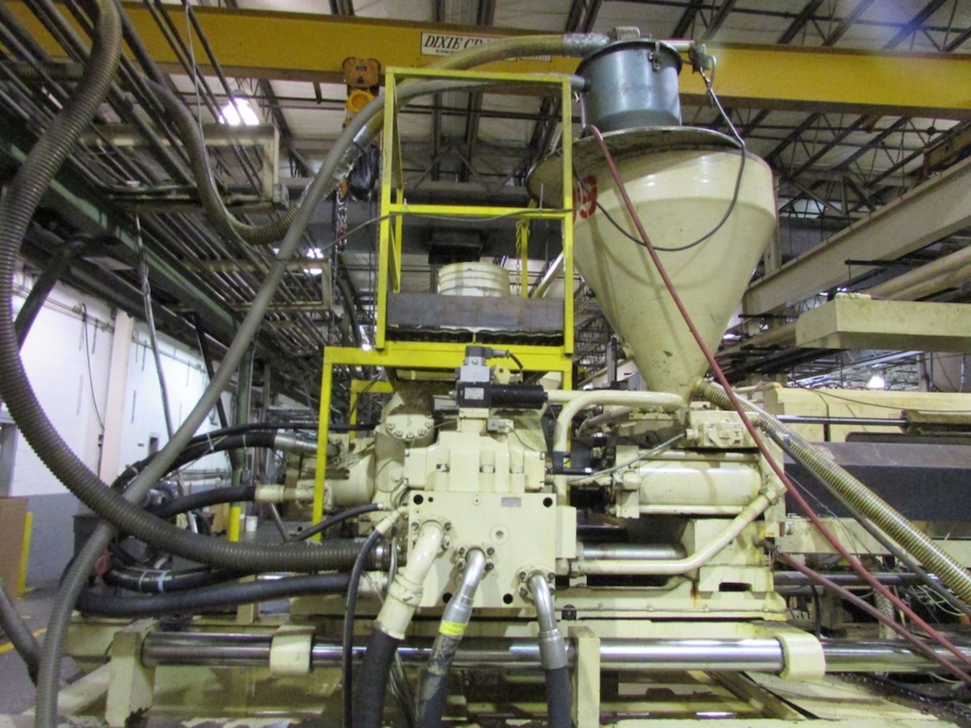 (1) Cincinnati Milacron Model VH600-54 600 Ton Injection Molding Machine - Image 13 of 18