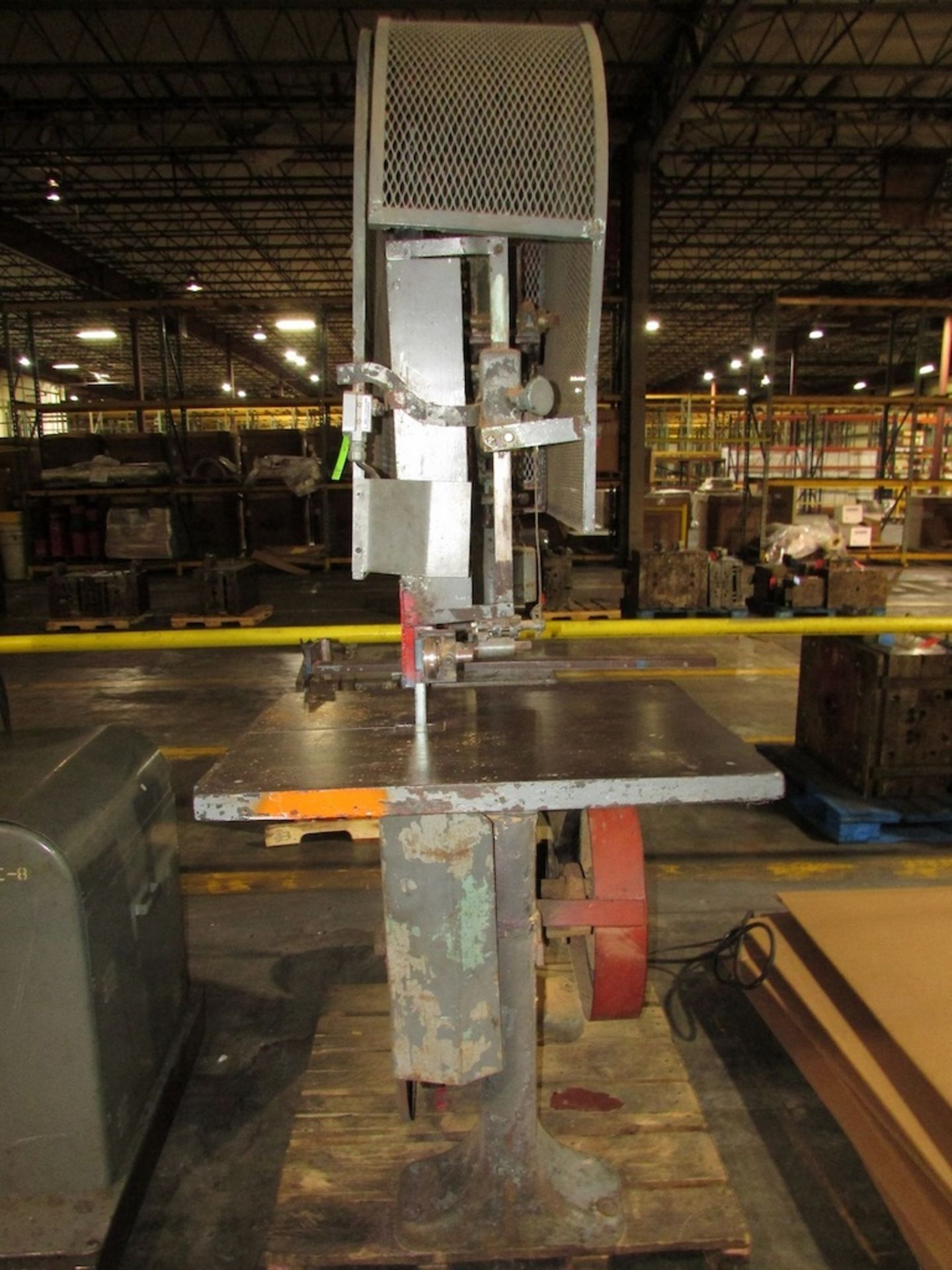 (1) 30" Vertical Bandsaw - Image 2 of 7