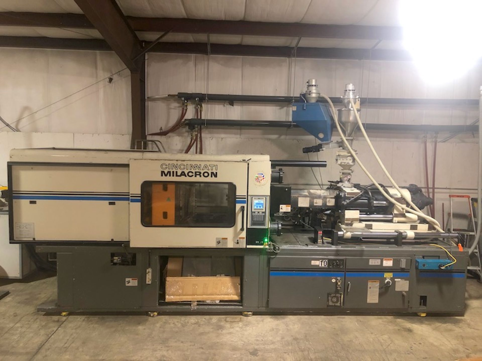 (1) 1996 Milacron VT300-21, 300 Ton Injection Molding Machine