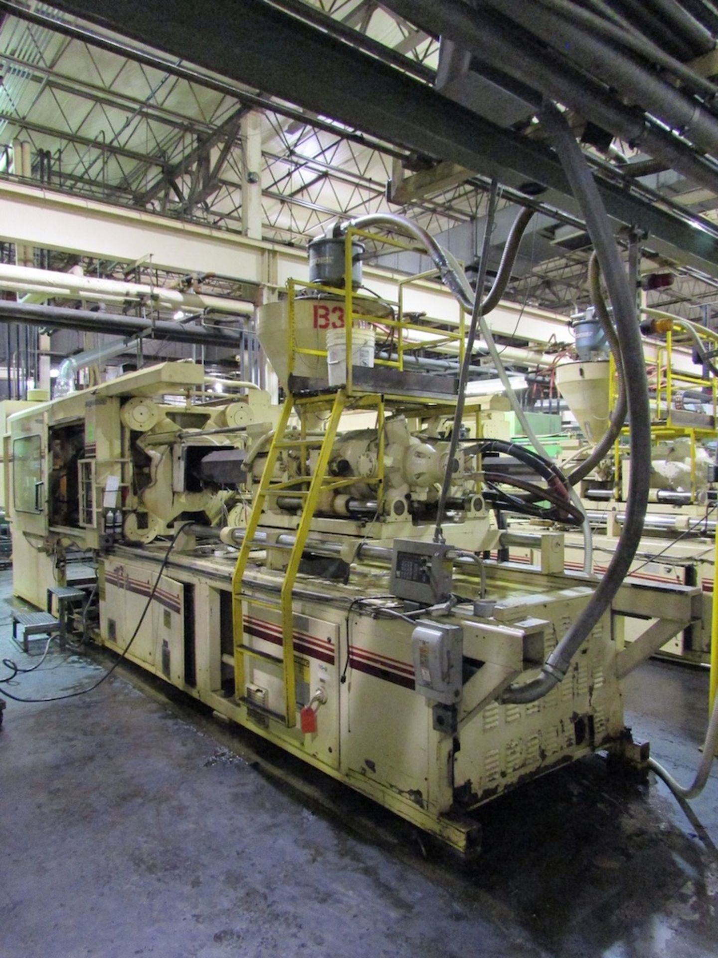 (1) Cincinnati Milacron Model VH600-54 600 Ton Injection Molding Machine - Image 10 of 18