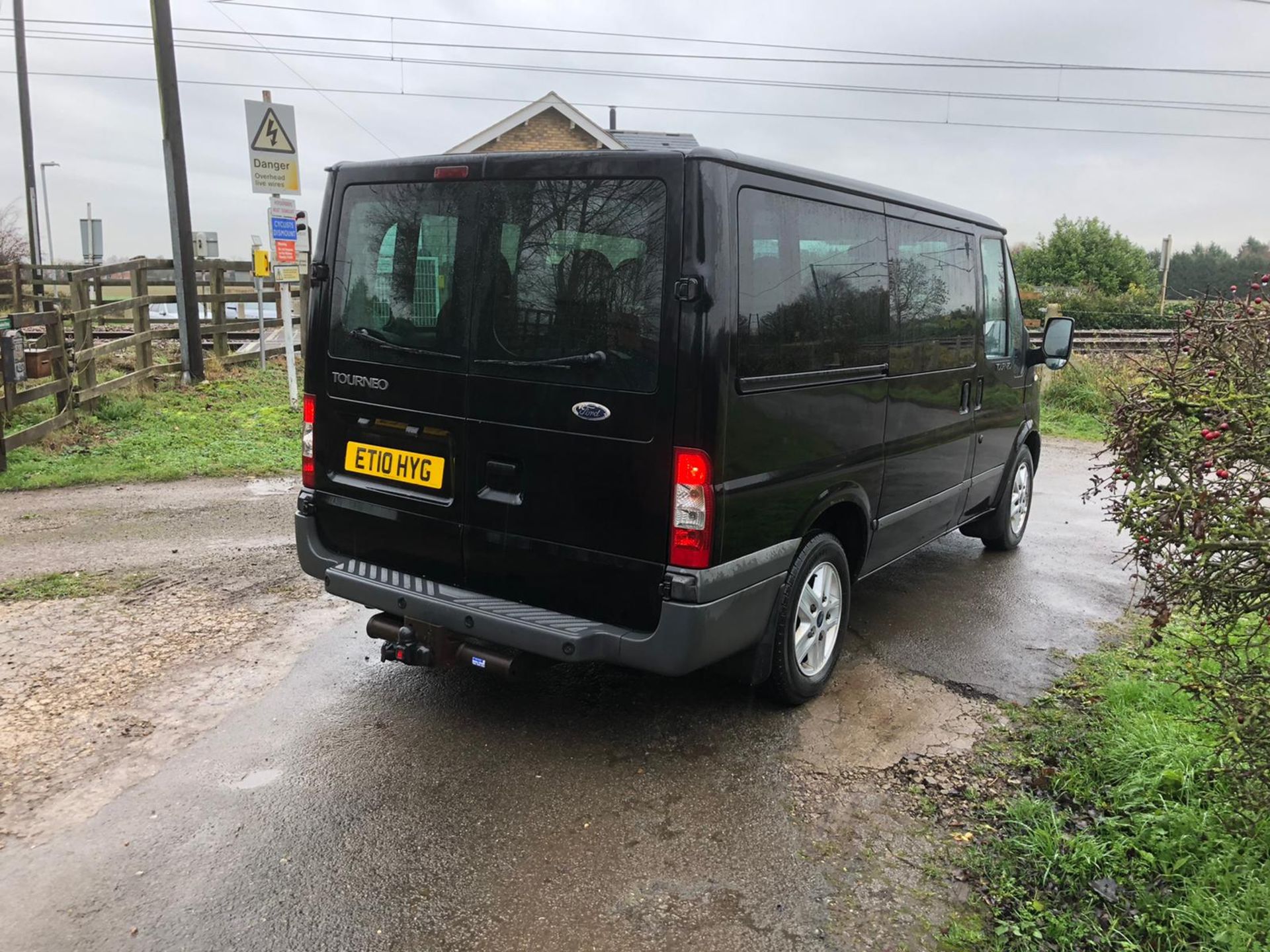 2010/10 REG FORD TRANSIT 140 T280S LTD TOUR 2.2 DIESEL BLACK MINIBUS, SHOWING 2 FORMER KEEPERS - Image 6 of 15