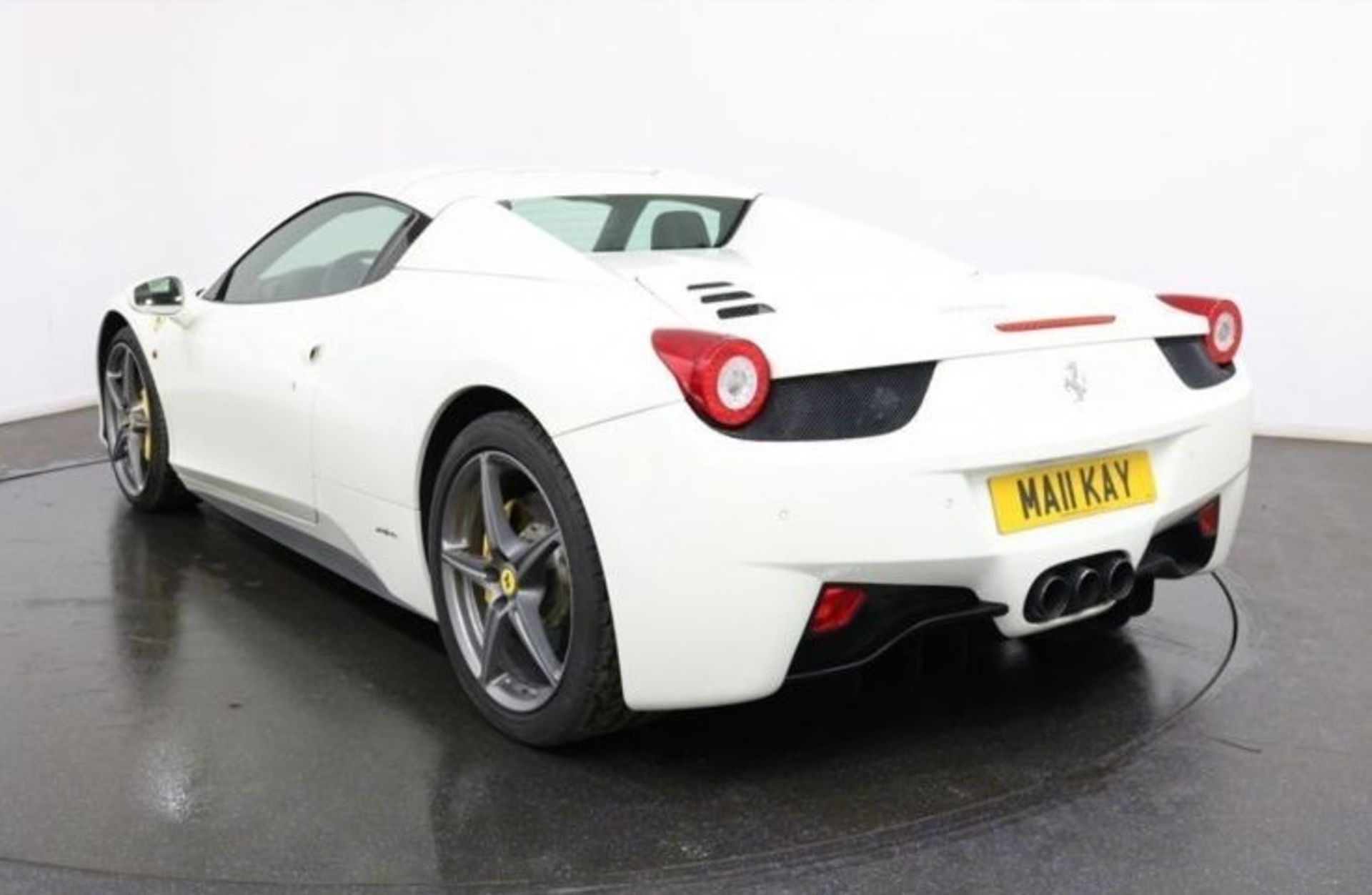 2013 Ferrari 458 spider white 25,000 miles full Ferrari service histroy 4.5 DCT 2dr auto 570bhp - Image 3 of 11