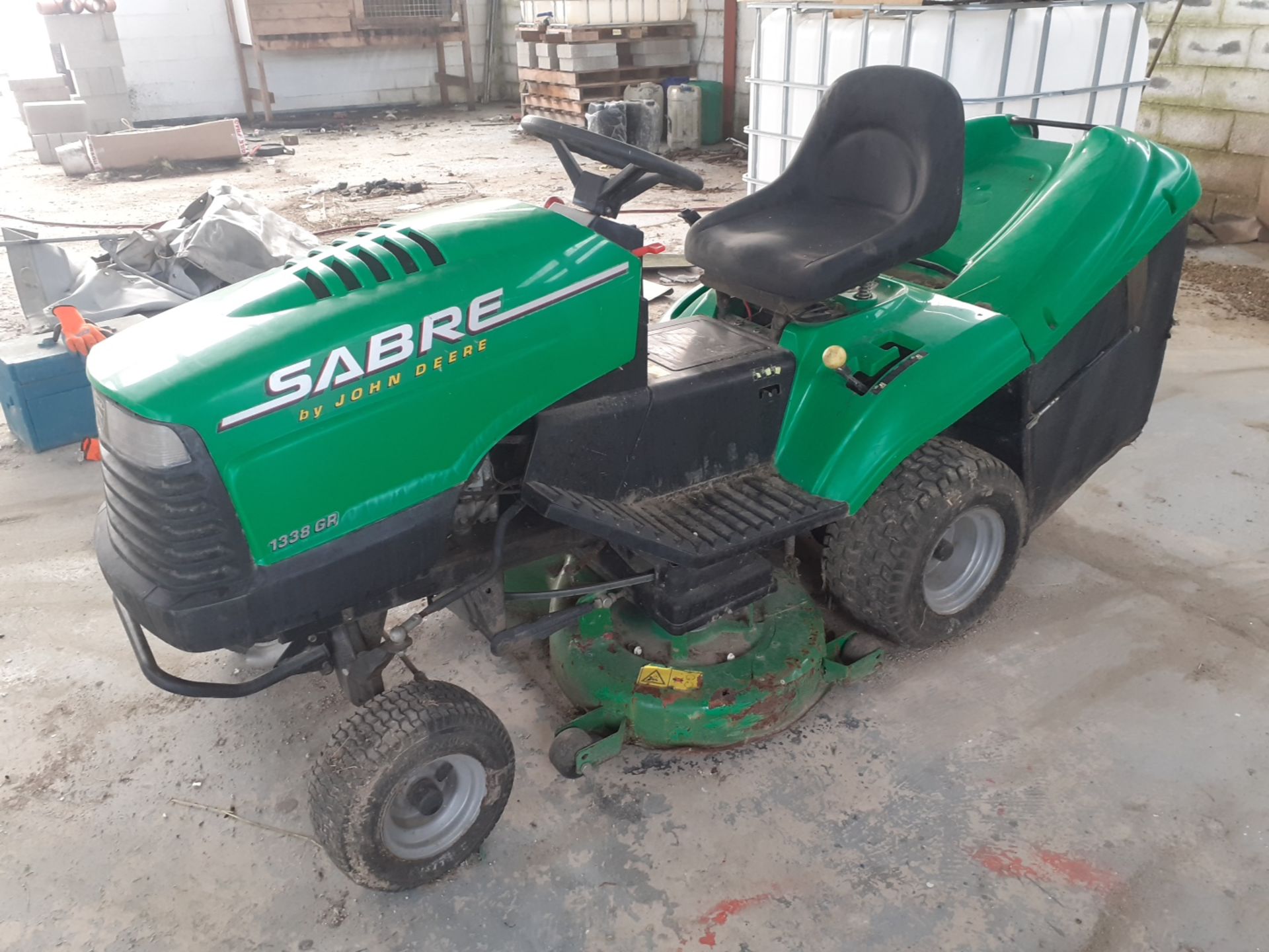 JOHN DEERE SABRE RIDE ON MOWER 1338 MODEL, NOT USED FOR 12 MONTHS - WILL REQUIRE BATTERY & SERVICE - Image 3 of 8