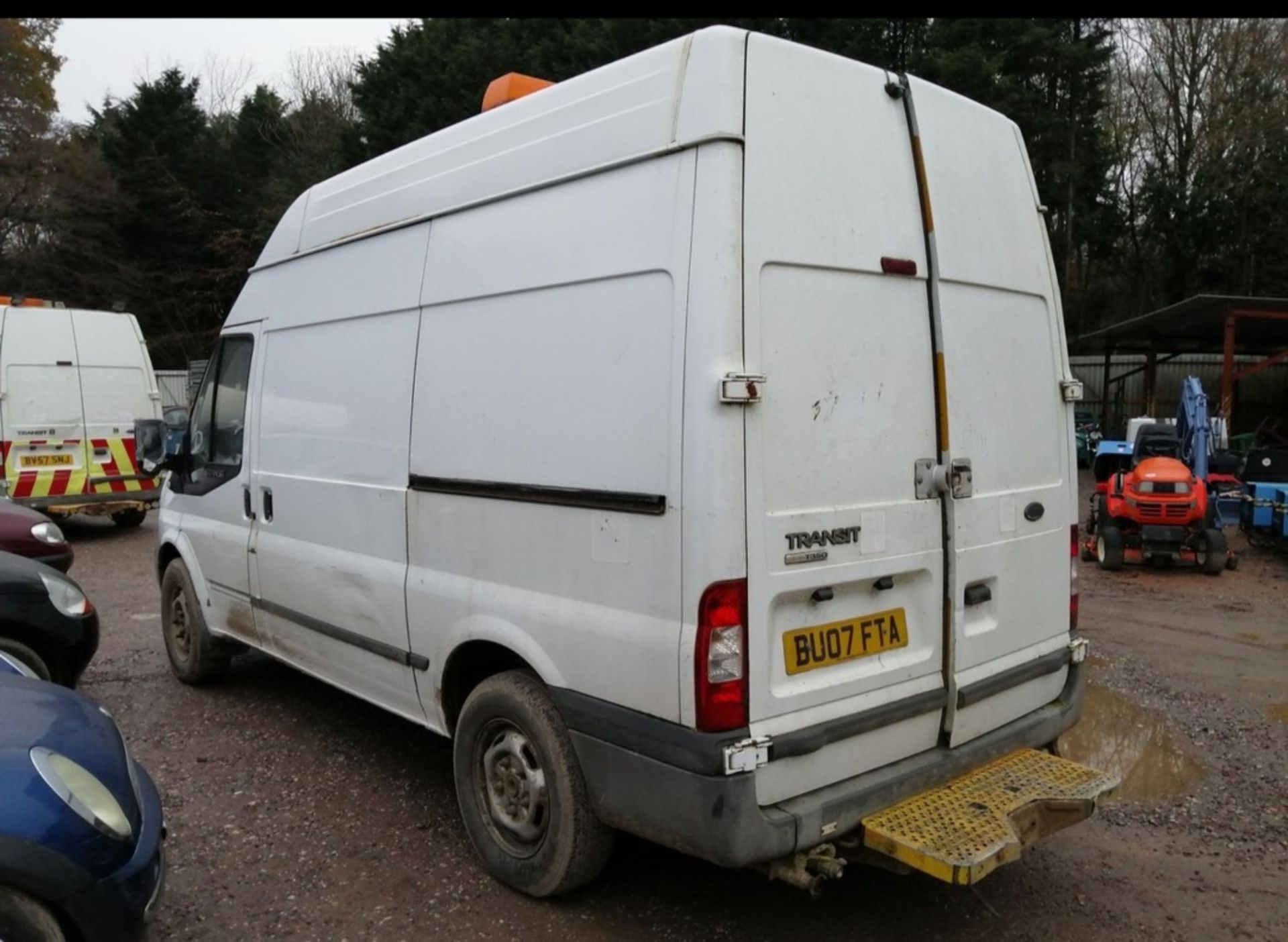 2007/07 REG FORD TRANSIT 100 T350M RWD 2.4 DIESEL WHITE WELFARE VAN, SHOWING 1 FORMER KEEPER - Image 3 of 9