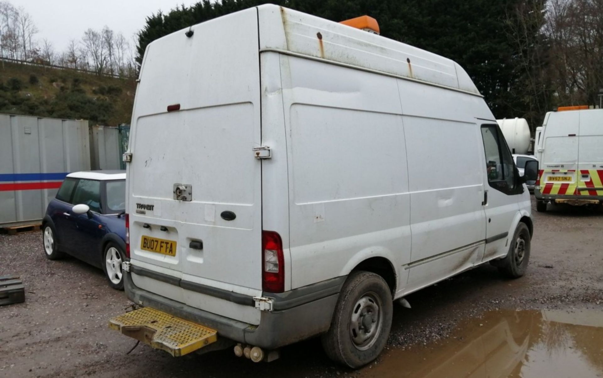 2007/07 REG FORD TRANSIT 100 T350M RWD 2.4 DIESEL WHITE WELFARE VAN, SHOWING 1 FORMER KEEPER - Image 5 of 9