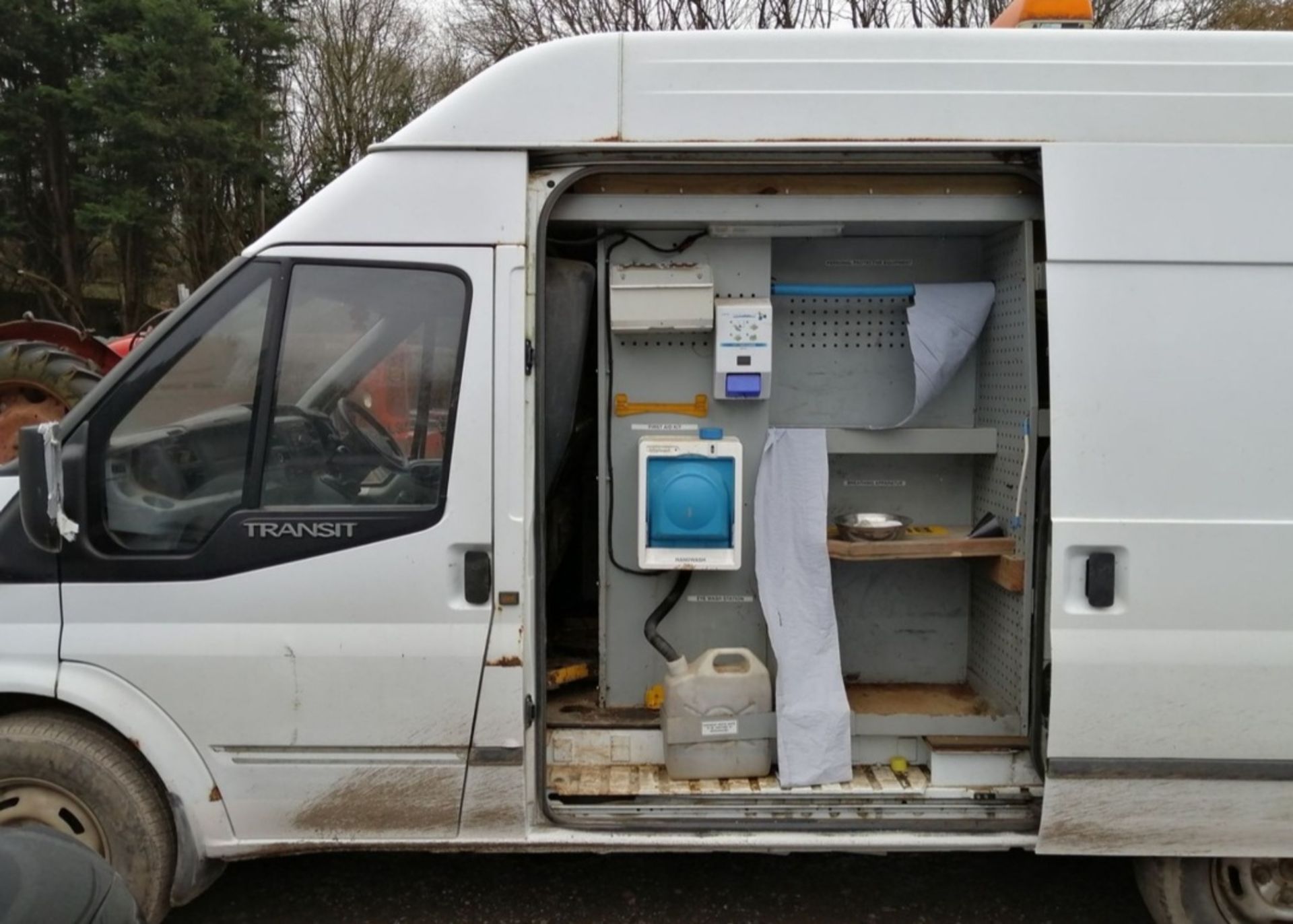 2007/07 REG FORD TRANSIT 100 T350M RWD 2.4 DIESEL WHITE WELFARE VAN, SHOWING 1 FORMER KEEPER - Image 8 of 9