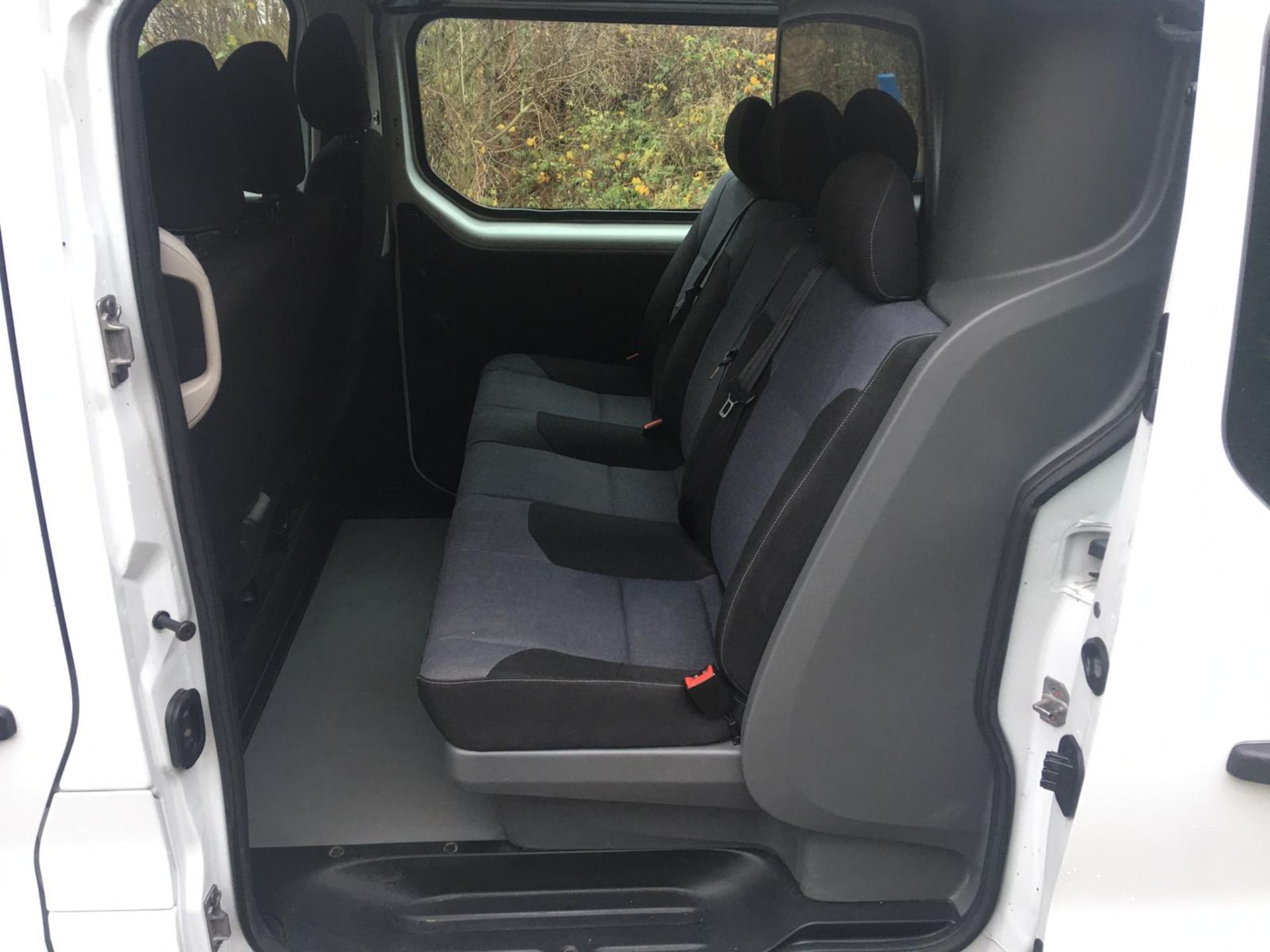 2015/15 REG VAUXHALL VIVARO 2900 CDTI 1.6 DIESEL CREW PANEL VAN, SHOWING 1 FORMER KEEPER *NO VAT* - Image 11 of 25