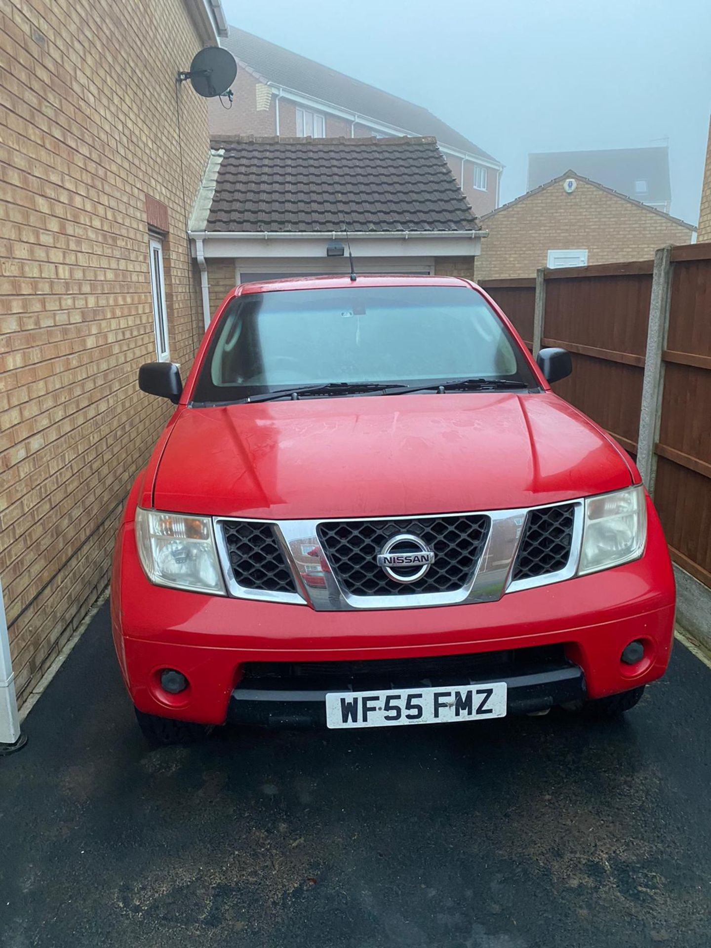 2005/55 REG NISSAN NAVARA DCI SE 2.5 DIESEL RED PICK-UP, SHOWING 5 FORMER KEEPERS *NO VAT* - Image 3 of 6