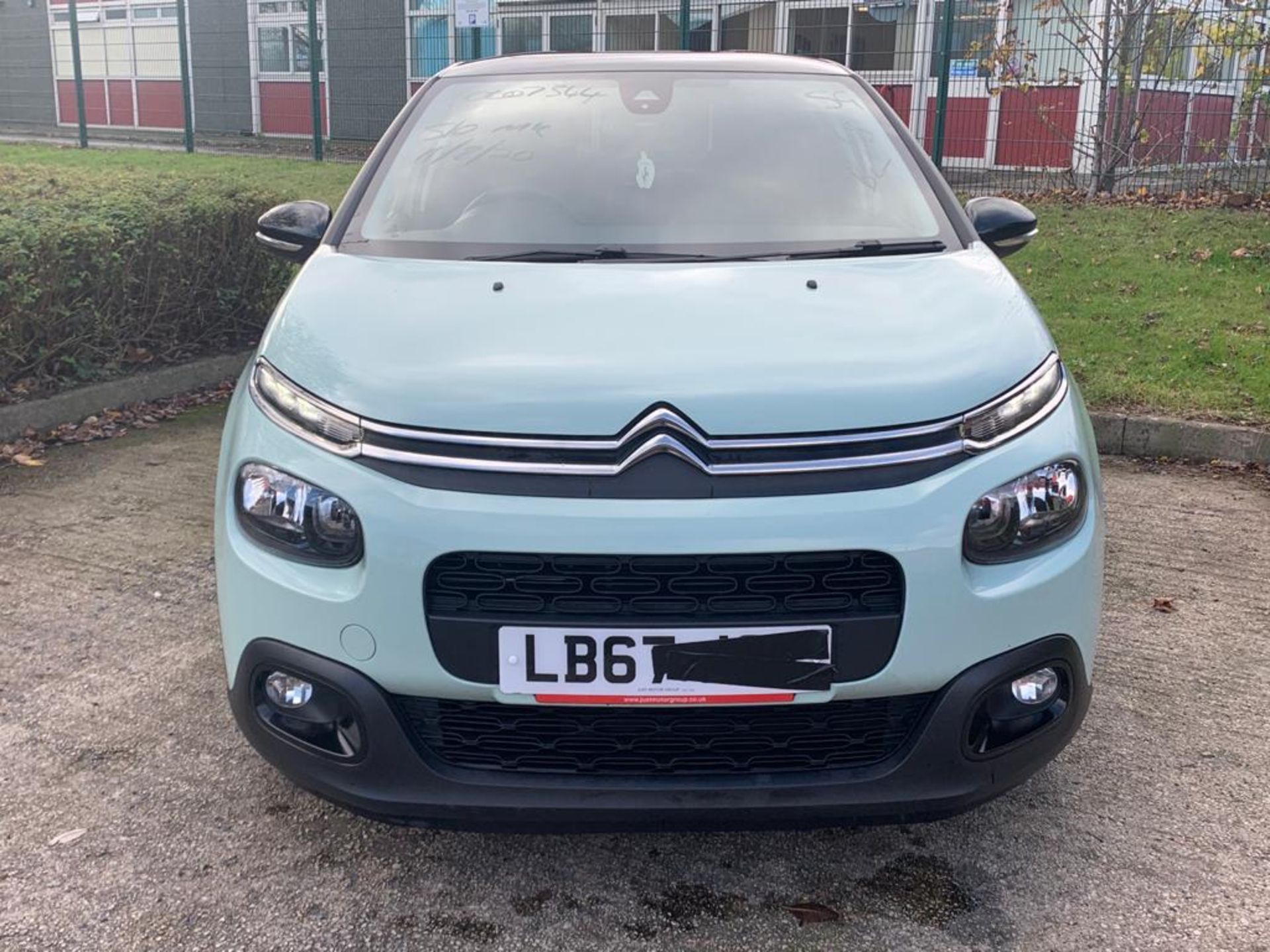 2017/67 REG CITROEN C3 FLAIR PURETECH 1.2 PETROL GREEN 5DR HATCHBACK, SHOWING 1 FORMER KEEPER - Image 2 of 18