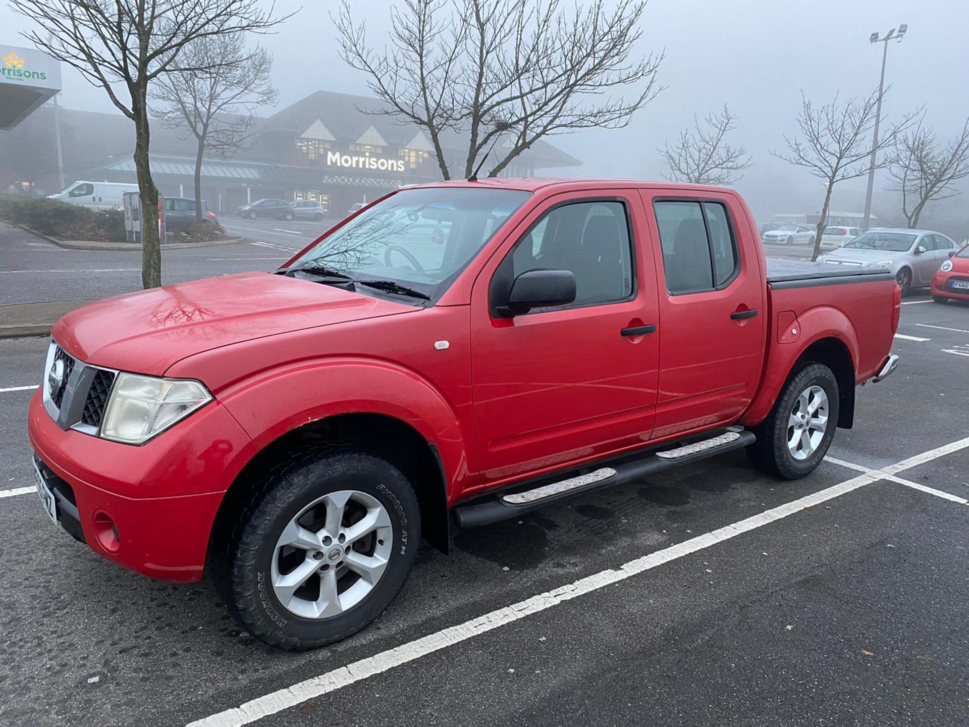 2005/55 REG NISSAN NAVARA DCI SE 2.5 DIESEL RED PICK-UP, SHOWING 5 FORMER KEEPERS *NO VAT* - Image 5 of 6