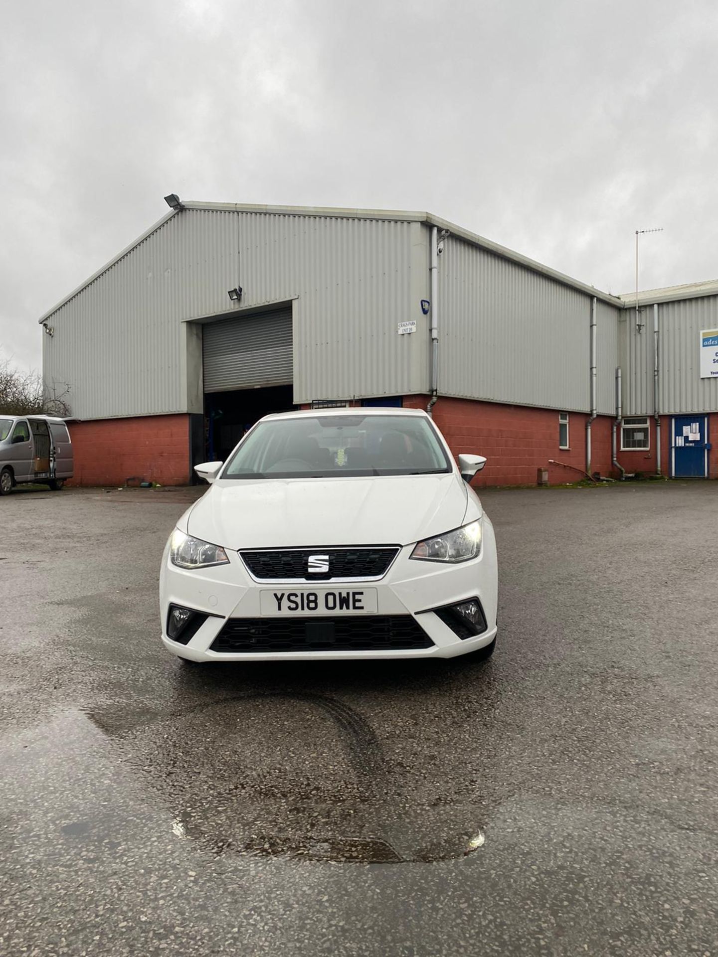 2018/18 REG SEAT IBIZA SE TECHNOLOGY MPI 999CC PETROL WHITE 5DR HATCHBACK, SHOWING 0 FORMER KEEPERS - Image 2 of 11