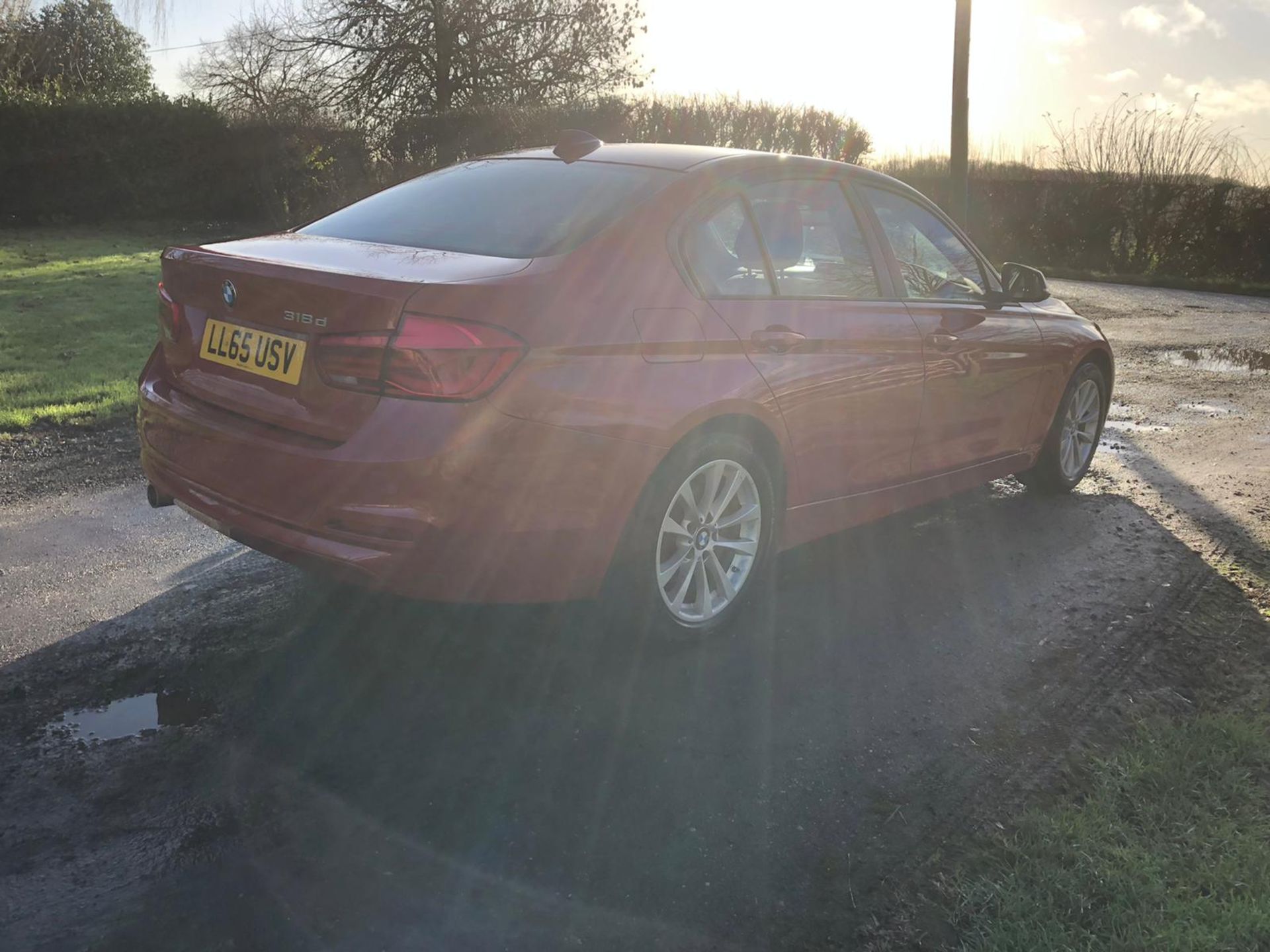 2015/65 REG BMW 318D SE 2.0 DIESEL RED 4 DOOR SALOON, SHOWING 0 FORMER KEEPERS *NO VAT* - Image 7 of 15