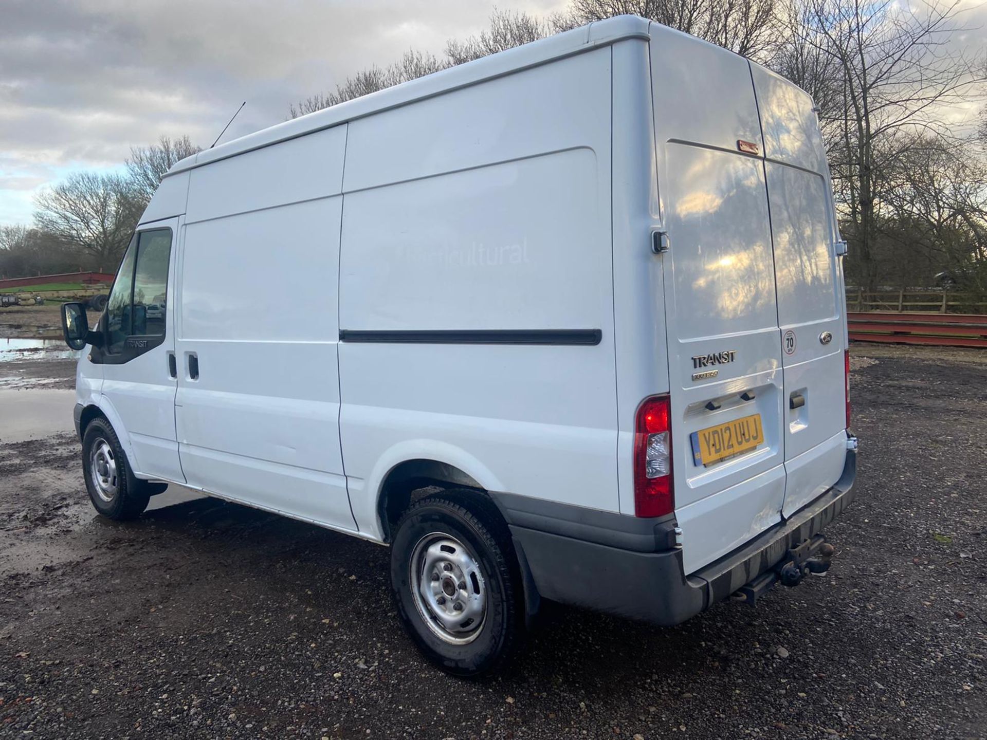 2012/12 REG FORD TRANSIT 100 T350 RWD 2.2 DIESEL WHITE PANEL VAN, SHOWING 0 FORMER KEEPERS *PLUS VAT - Image 4 of 10