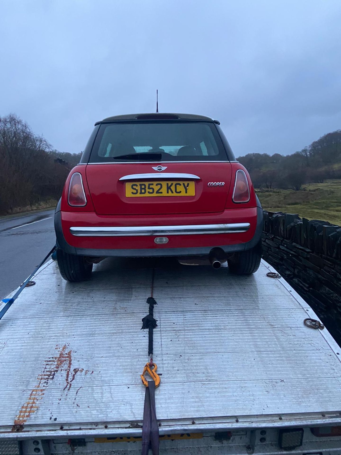 2003/52 REG MINI COOPER 1.6 PETROL RED 3DR HATCHBACK, SHOWING 8 FORMER KEEPERS *NO VAT* - Image 3 of 3