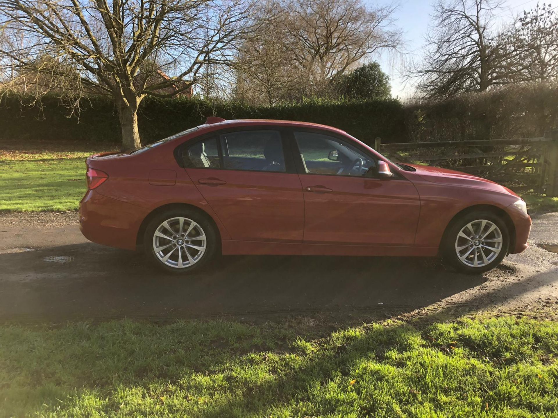 2015/65 REG BMW 318D SE 2.0 DIESEL RED 4 DOOR SALOON, SHOWING 0 FORMER KEEPERS *NO VAT* - Image 8 of 15