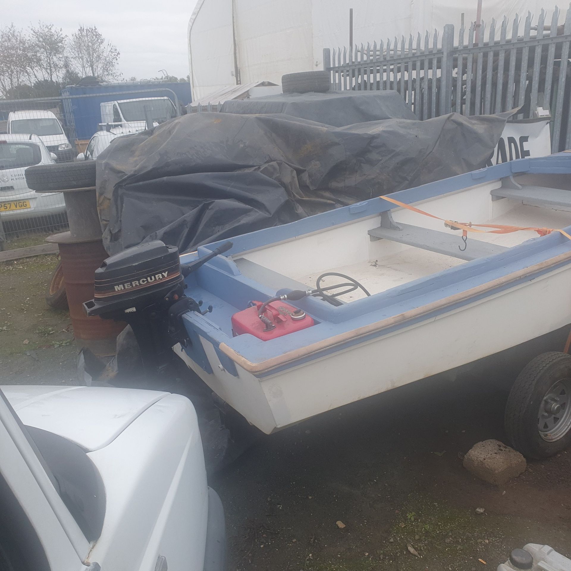 BOAT 13FT DORY WITH 4.5HP MERCURY 2 STROKE, STARTS, RUNS, WILL NEED A SERVICE BEFORE USING *NO VAT* - Image 2 of 5