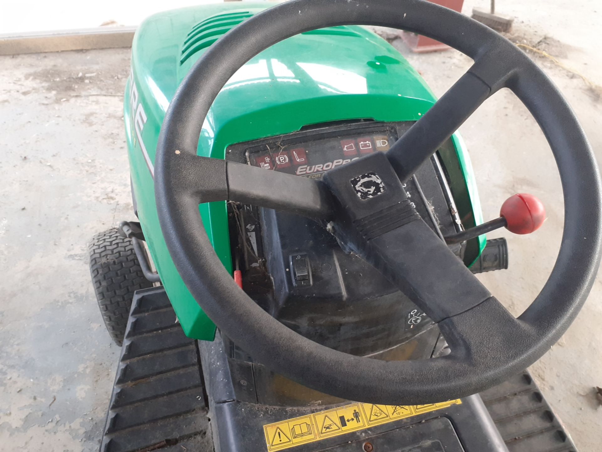 JOHN DEERE SABRE RIDE ON MOWER 1338 MODEL, NOT USED FOR 12 MONTHS - WILL REQUIRE BATTERY & SERVICE - Image 4 of 8