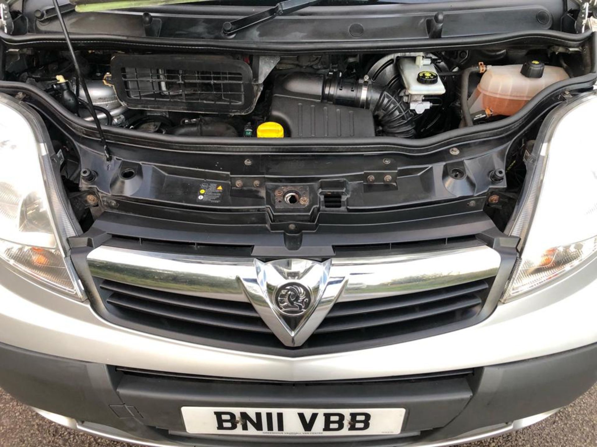 2011/11 REG VAUXHALL VIVARO 2900 D/C LWB 2.0 DIESEL SILVER PANEL VAN, SHOWING 1 FORMER KEEPER - Image 10 of 13