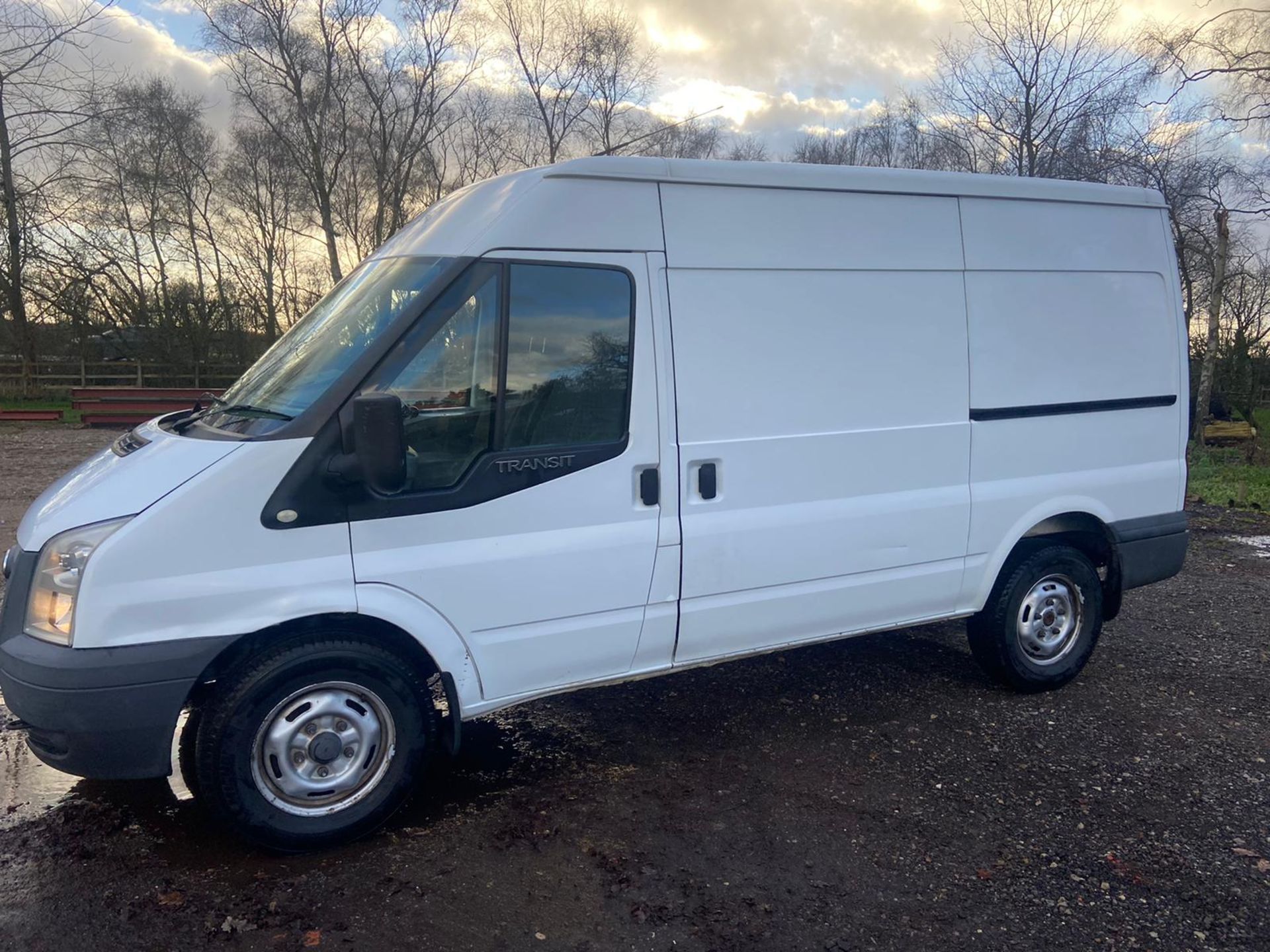 2012/12 REG FORD TRANSIT 100 T350 RWD 2.2 DIESEL WHITE PANEL VAN, SHOWING 0 FORMER KEEPERS *PLUS VAT - Image 3 of 10