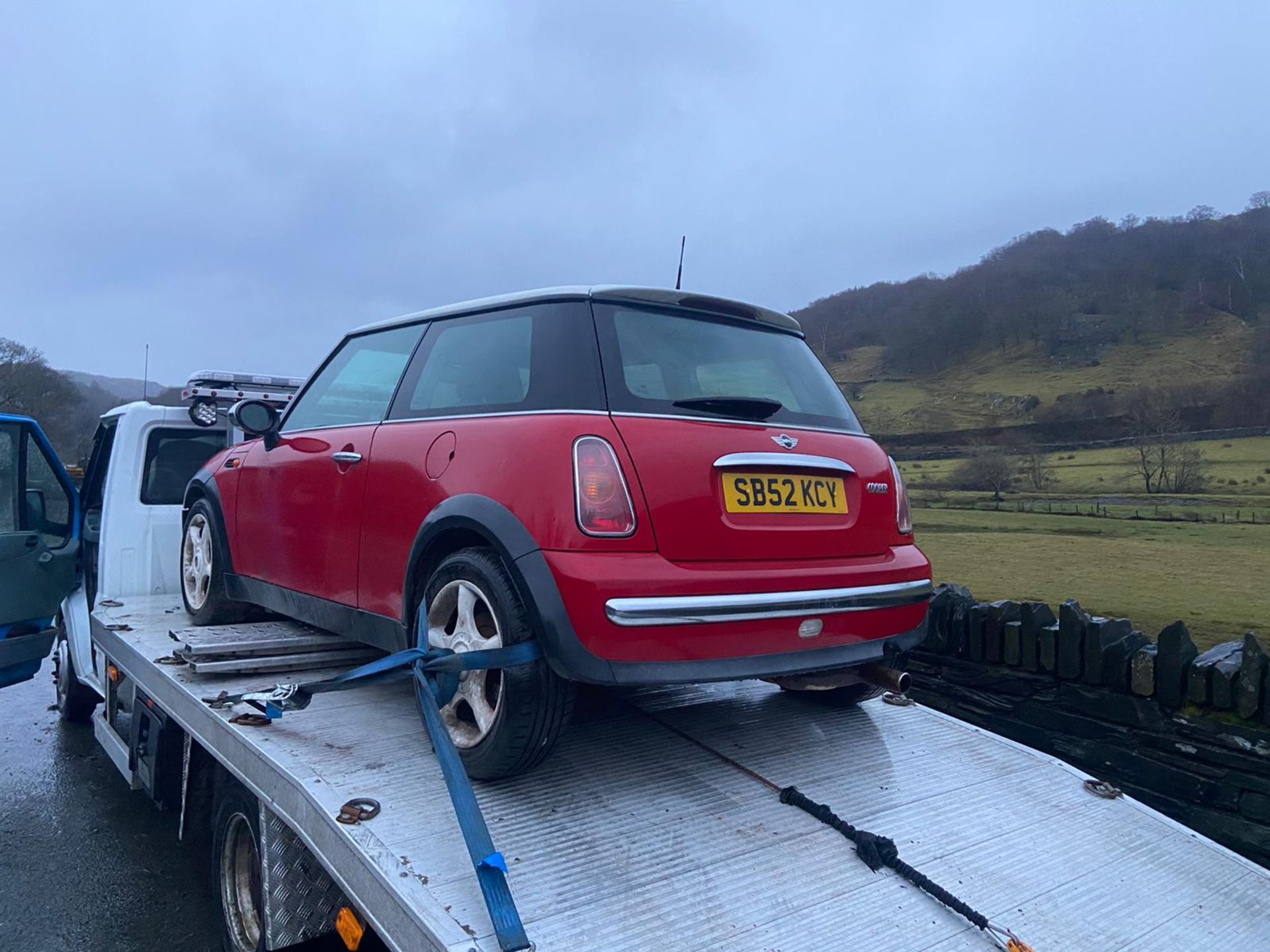 2003/52 REG MINI COOPER 1.6 PETROL RED 3DR HATCHBACK, SHOWING 8 FORMER KEEPERS *NO VAT*