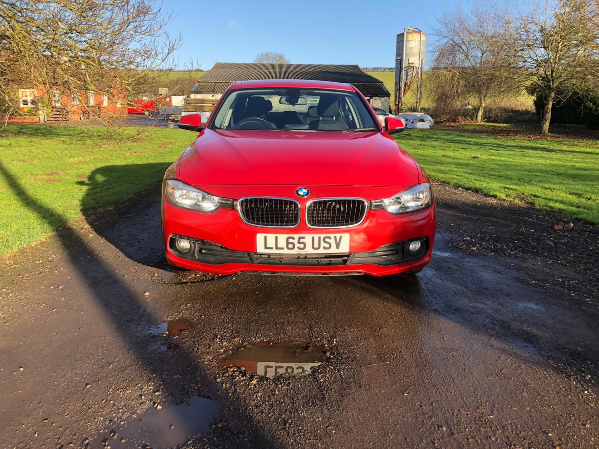 2015/65 REG BMW 318D SE 2.0 DIESEL RED 4 DOOR SALOON, SHOWING 0 FORMER KEEPERS *NO VAT* - Image 2 of 15