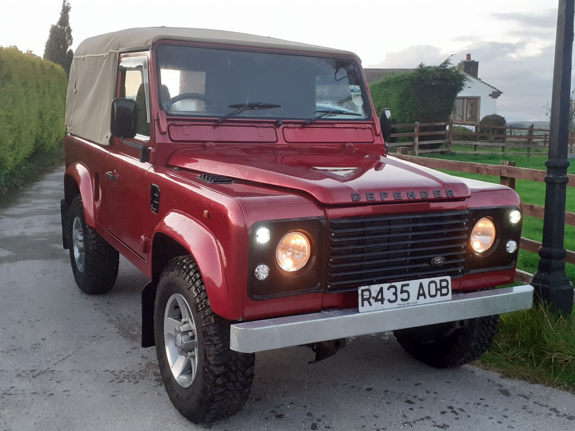 1998/R REG LAND ROVER DEFENDER 90 CSW TDI 95 RED CONVERTIBLE 6 SEATER, SHOWING 2 FORMER KEEPERS - Image 3 of 9