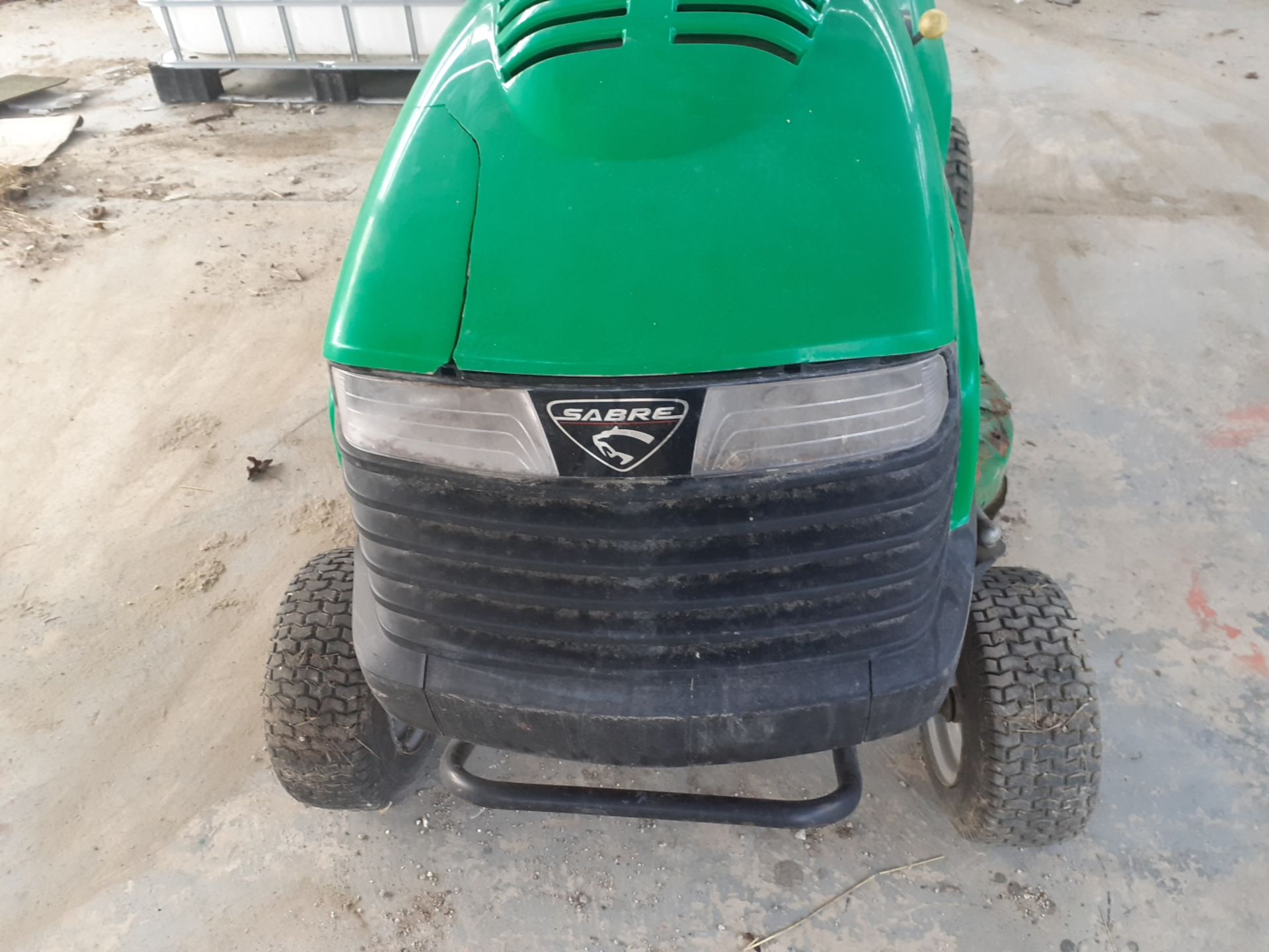 JOHN DEERE SABRE RIDE ON MOWER 1338 MODEL, NOT USED FOR 12 MONTHS - WILL REQUIRE BATTERY & SERVICE - Image 2 of 8